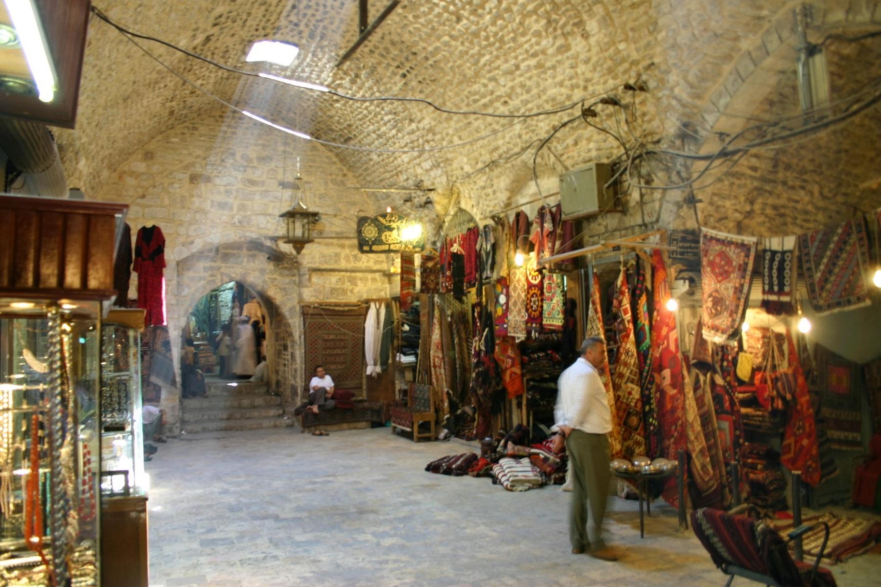 Image of Textile, Residential Textiles - File:Aleppo, textile suq market.jpg